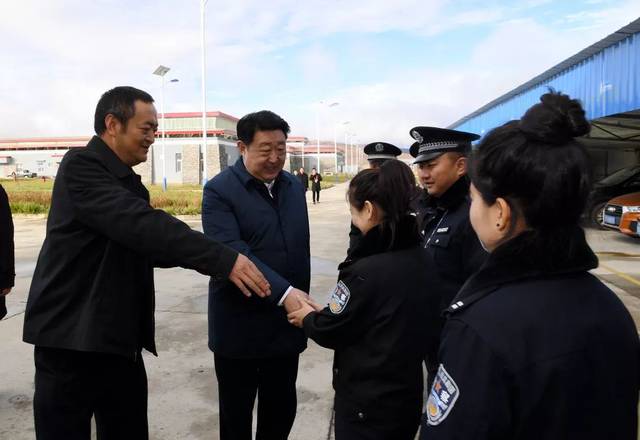 10月10日至11日,州委副书记,州长杨克宁在红原机场调研时强调,依托
