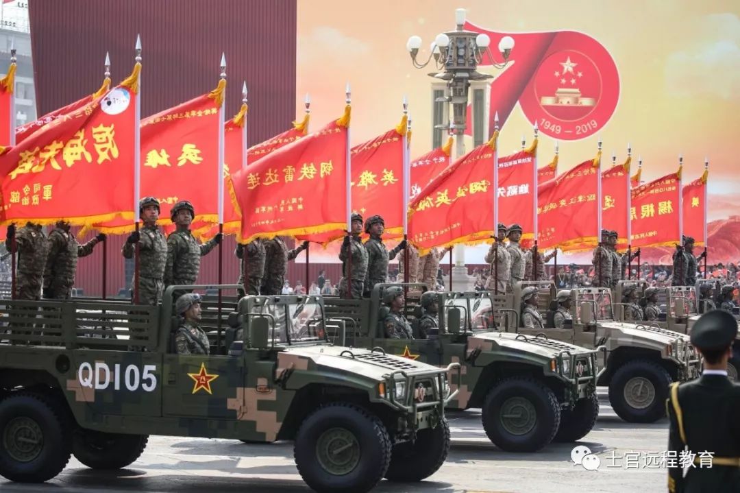 邢延仑摄(71625部队)第71集团军某旅勤务保障营下士傅强参加庆祝