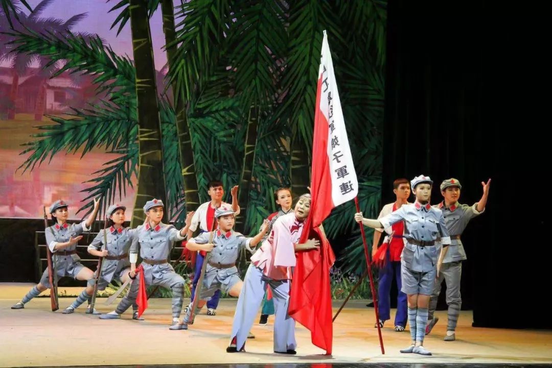 分享现代琼剧红色娘子军15日荣誉上演精彩抢先看