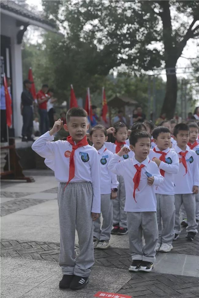 童心向党爱我中华水头二小2019一年级新生入队仪式