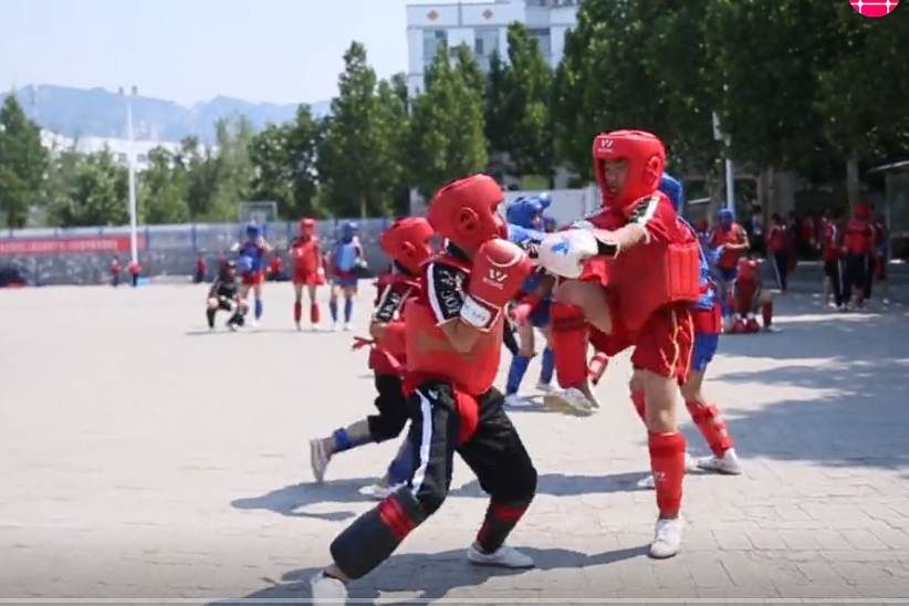 小男孩散打光膀子图片