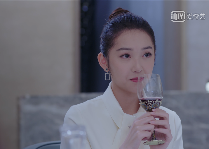 李亚鹏曾说过:"或生死相守,或奋不顾身,或成人之美…人世间爱的诠释有