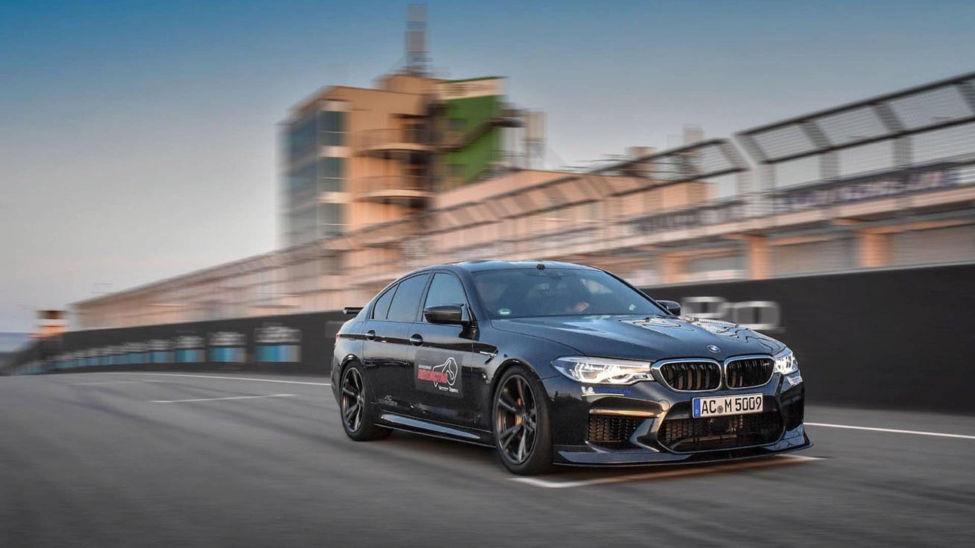 1秒.但ac schnitzer改装的宝马m5雷霆版则更为暴