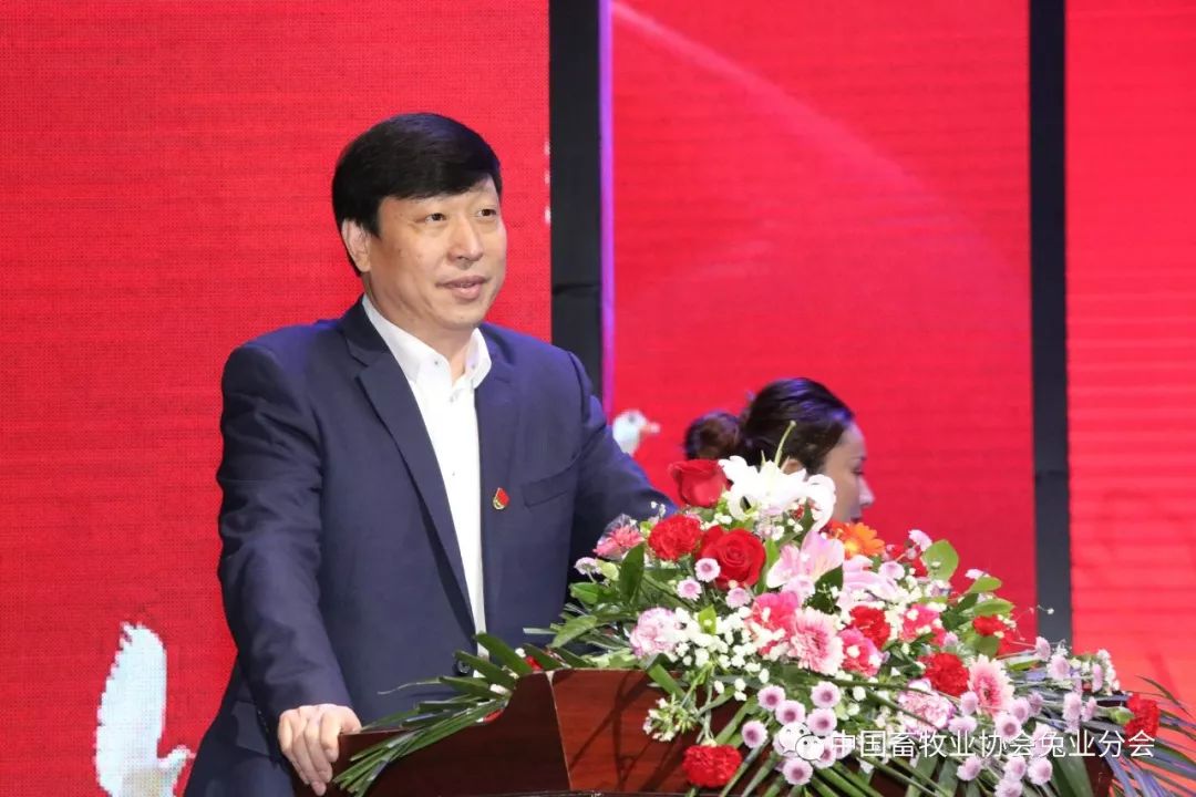 和田地委副书记,行署专员艾则孜·木沙表示:和田地委,行署高度重视兔