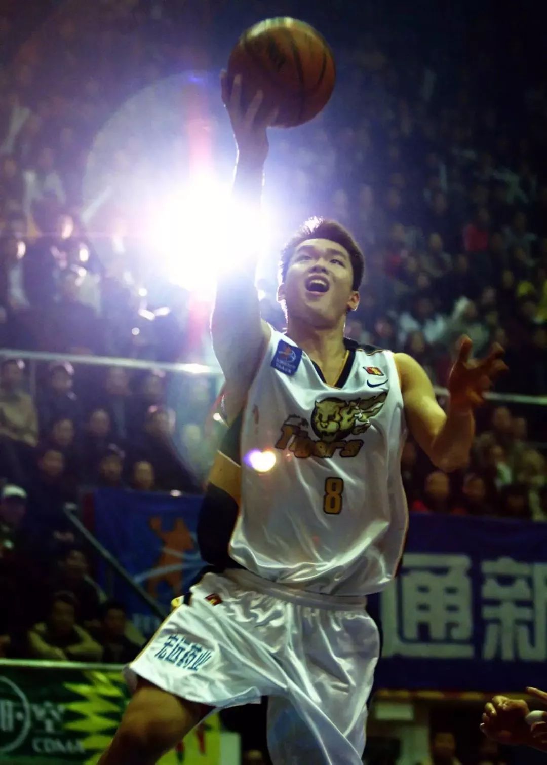 ol1朱芳雨16版cba历史得分王