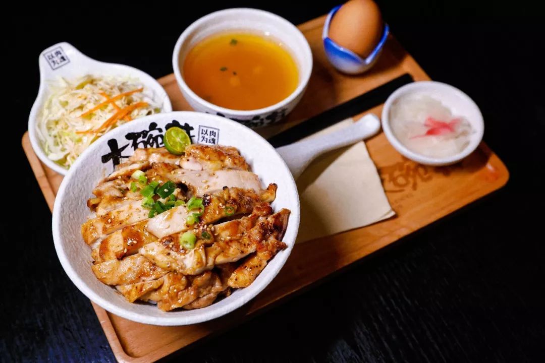 全青岛独①份的大碗丼来啦一碗全是肉肉肉肉肉