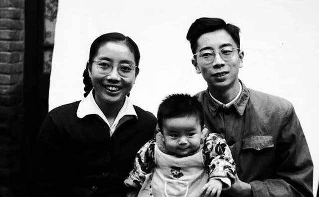 鲁迅先生对于这个孩子倾注了大量的爱.