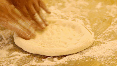 手工披萨制作过程图片