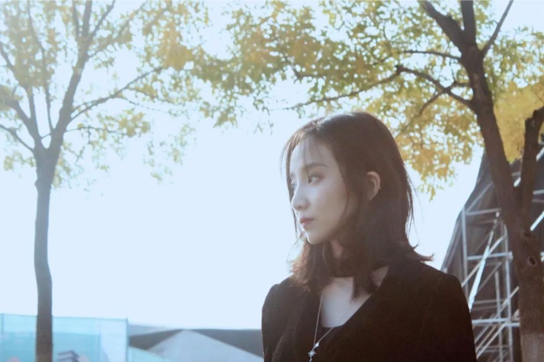 年轻人似乎总是处在时而甜时而丧的矛盾状态,乐队的名字由此自然诞生