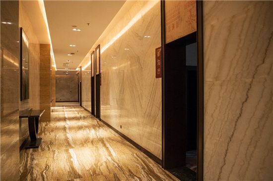 小编为你来揭秘最大朱砂造型辰砂王酒店亮相