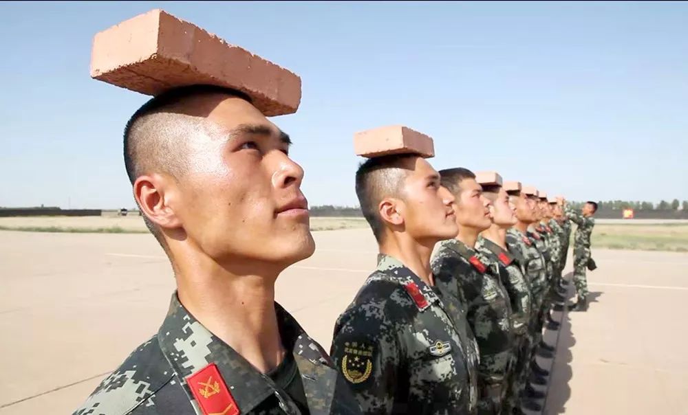 太帅了参加国庆阅兵的武警固原某部四名战士载誉归来
