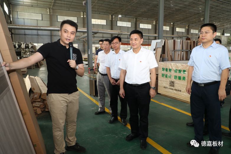 李新元推动木材加工业高质量快速发展全力打造新时代四力新贵港