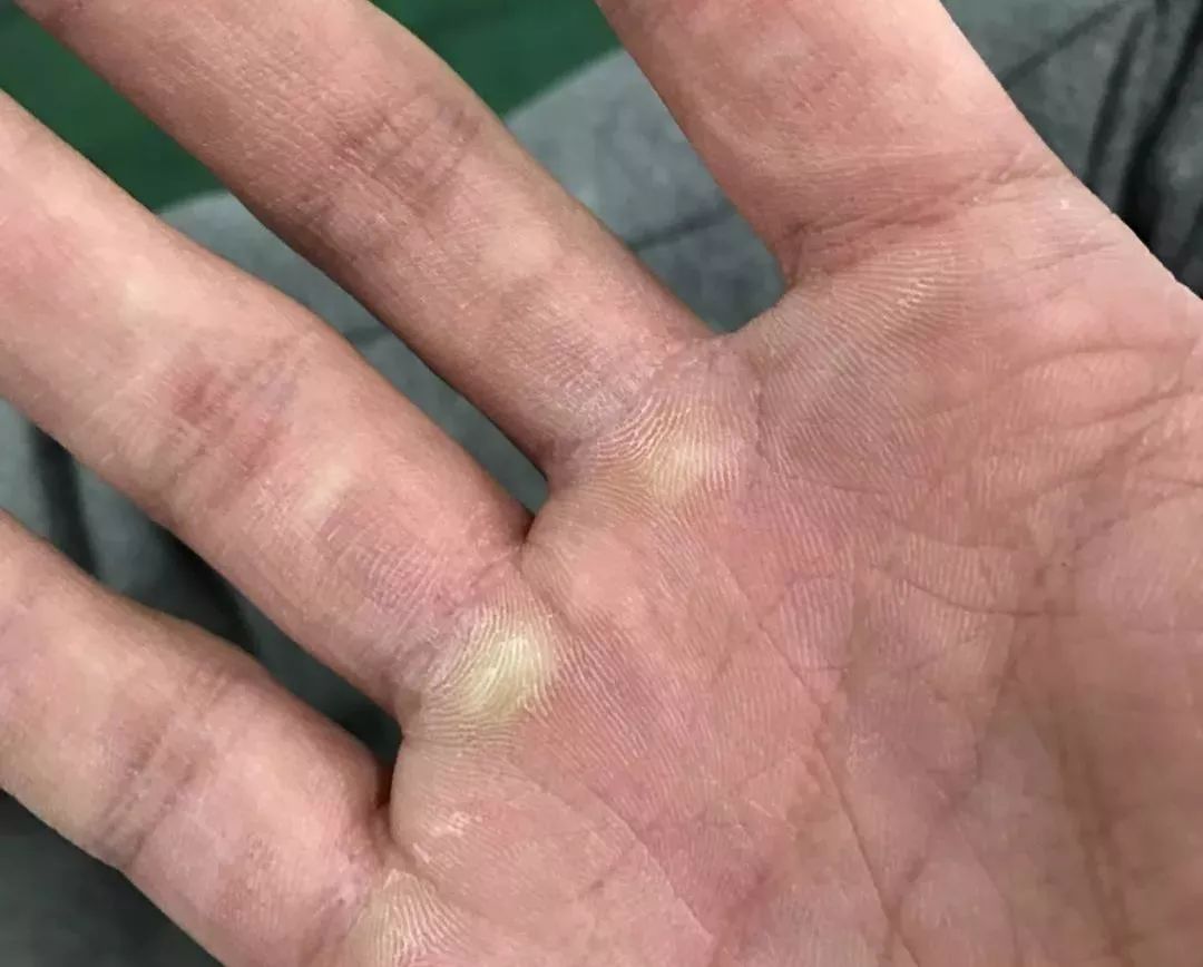 看到肌肉男的手,我终于知道为什么他们身材那么好了!_健身