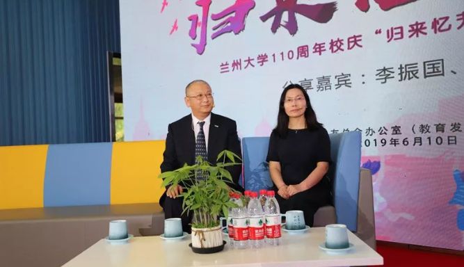 李振国:1968年出生的李振国是甘肃省兰州市人,毕业于兰州大学半导体