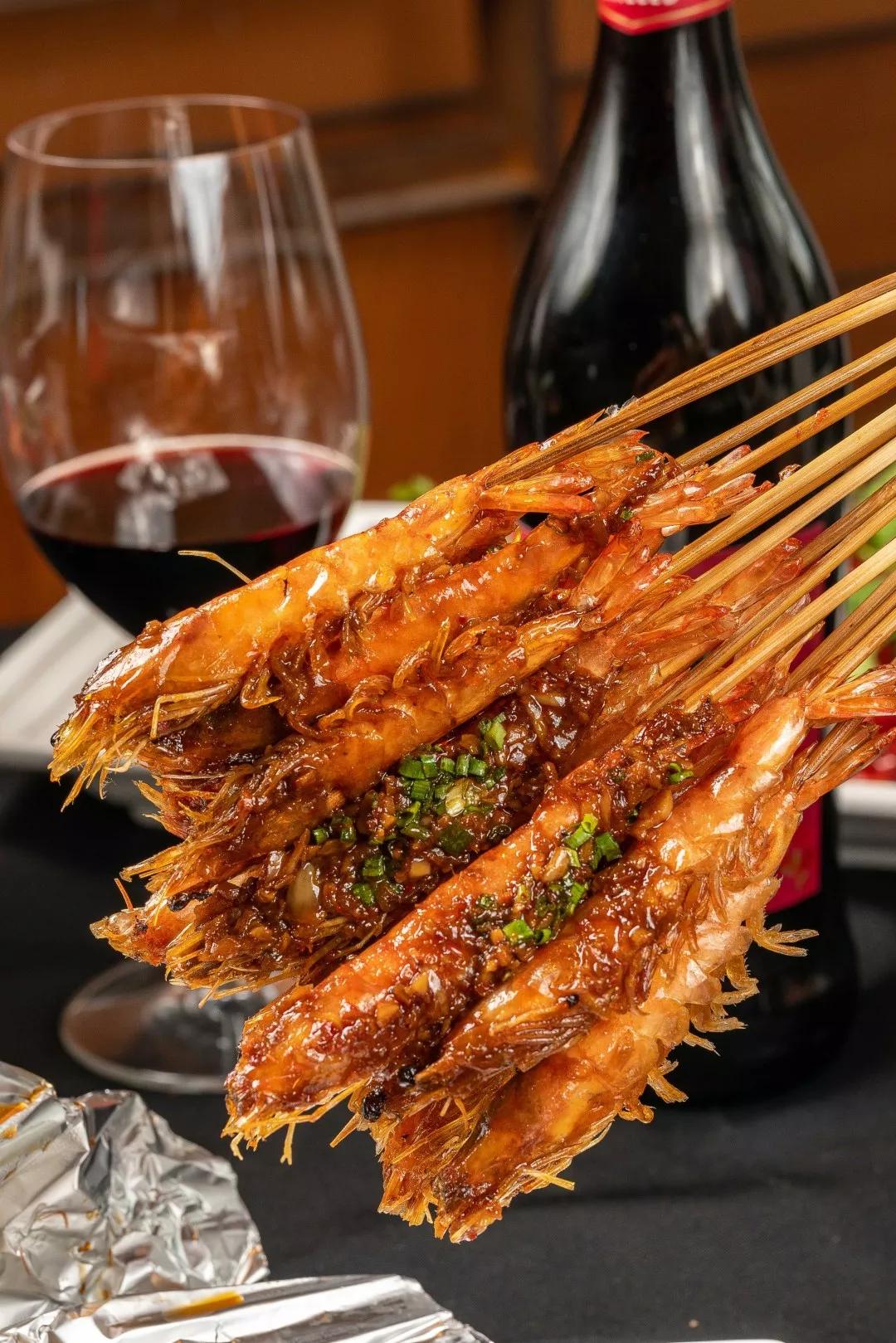 这份可以带壳吃的串烧虾你非尝不可~串烧虾的美味秘诀在于特制的两创
