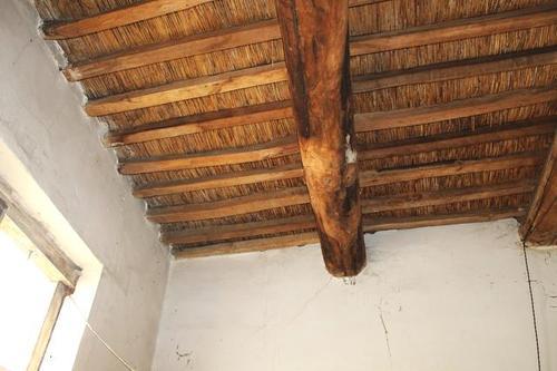 农村经常有人高价回收旧房梁,这些老房梁有什么价值,有什么作用