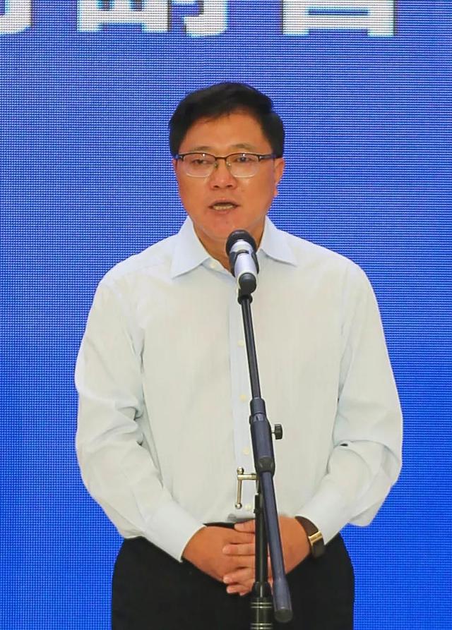 流通分会会长夏令敏,省商务厅副厅长周越,株洲市委副书记,市长阳卫国