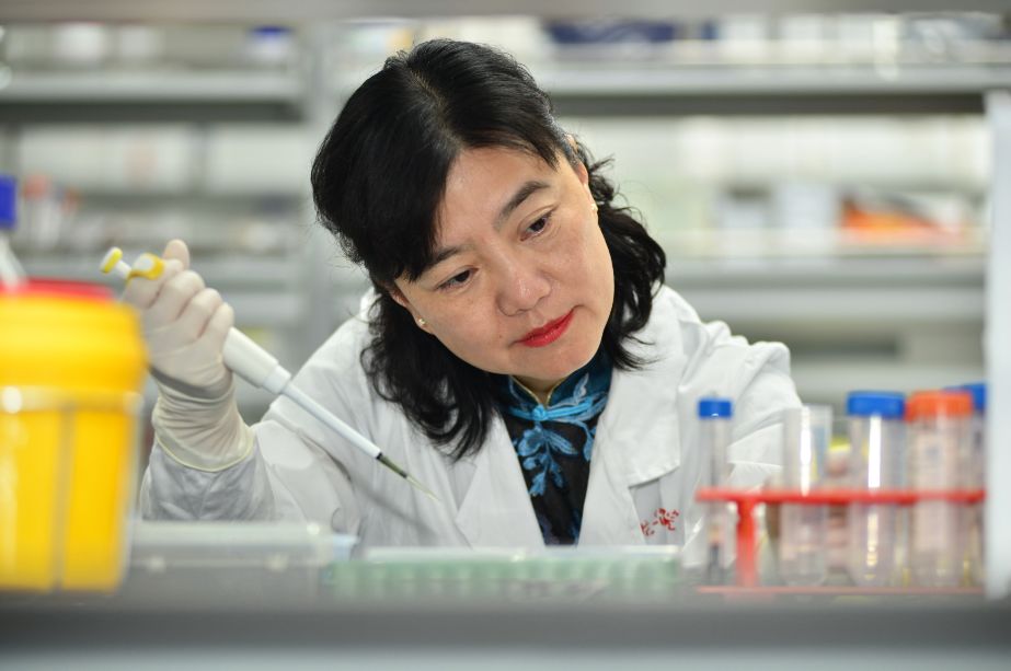 从此,张玮与肝病患者结下了不解之缘.