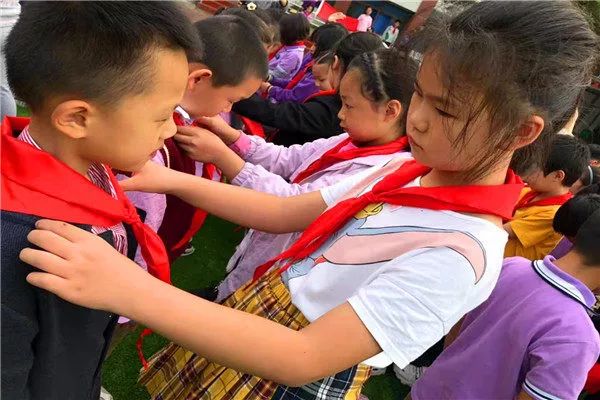 学校新闻成都市温江区迪恩捷美语学校举行庆祝中国少年先锋队建队70