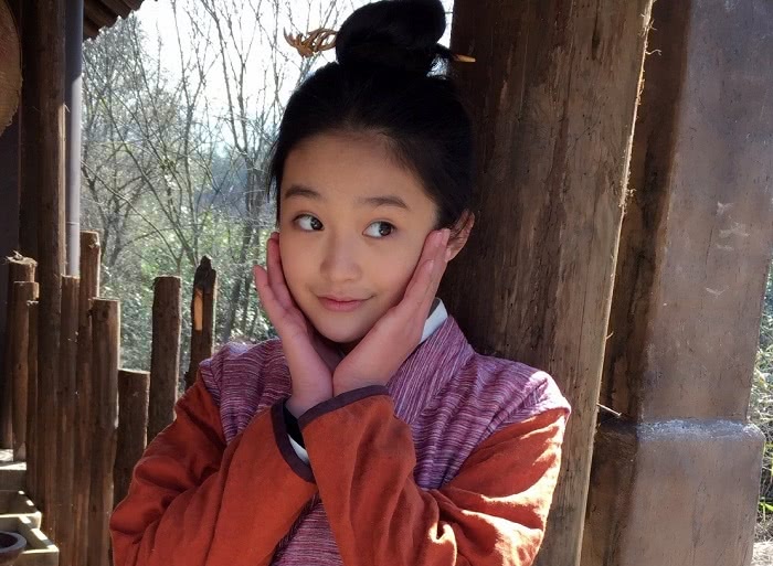 16岁"芈月"美出新高度,浓眉圆眼高鼻梁,意外撞脸林青霞_柴蔚