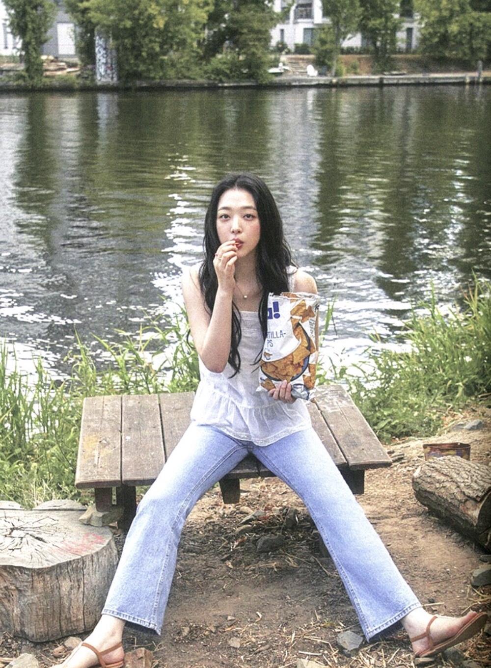 雪莉除了堪称模板的穿搭,发型上也是经常别出心裁,不管是长直发,还是