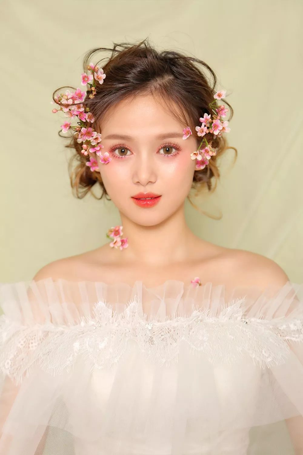 新娘桃花妆造型