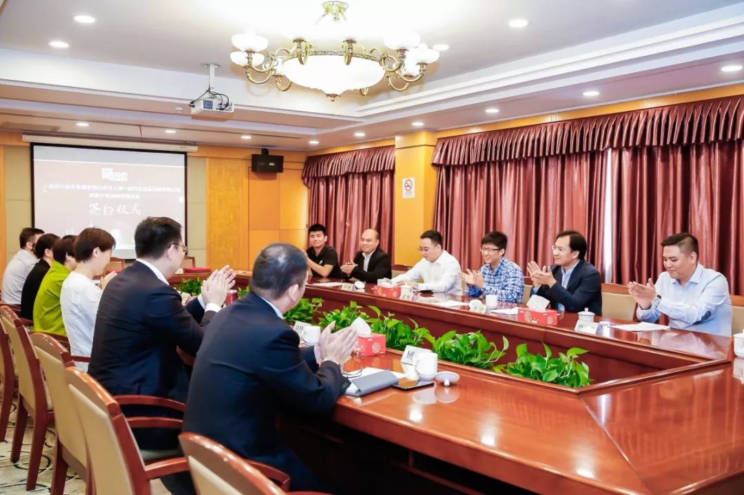 区招商服务中心主任吴昌飞,浦锦街道党工委副书记,办事处主任张晓英
