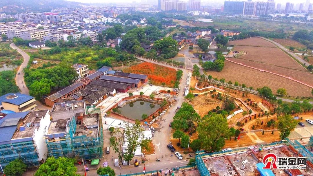该项目位于瑞金市沙洲坝镇沙洲坝村红井景区南侧,红井步行街北侧,建设
