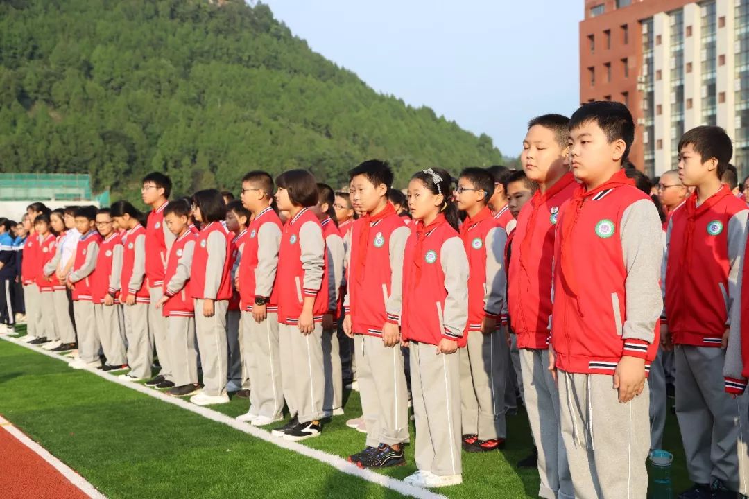 阆中这所学校公开招聘老师年薪10万