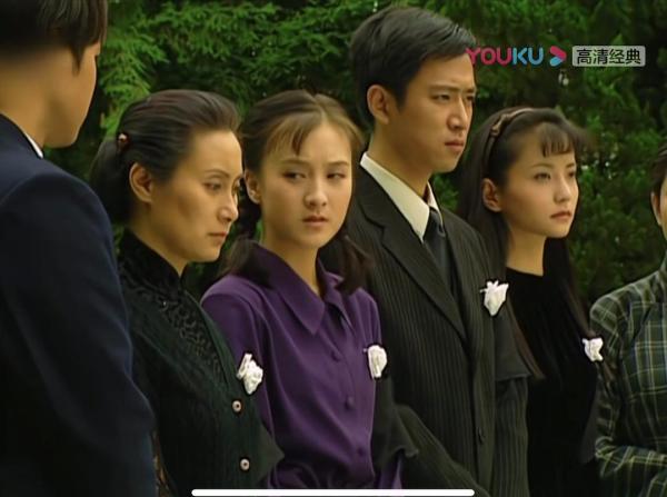 气质美人方瑜在情深深雨蒙蒙中的穿搭大赏