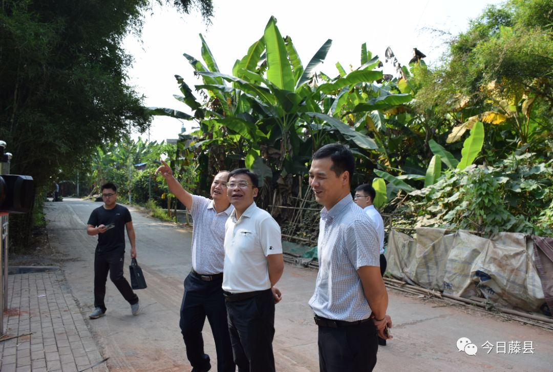 藤州镇民生村紧靠西江,是藤县县城饮用水源保护区,覃仕平实地考察该村