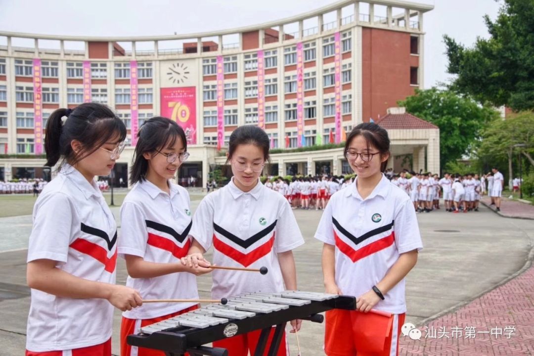 汕头市第一中学校服图片