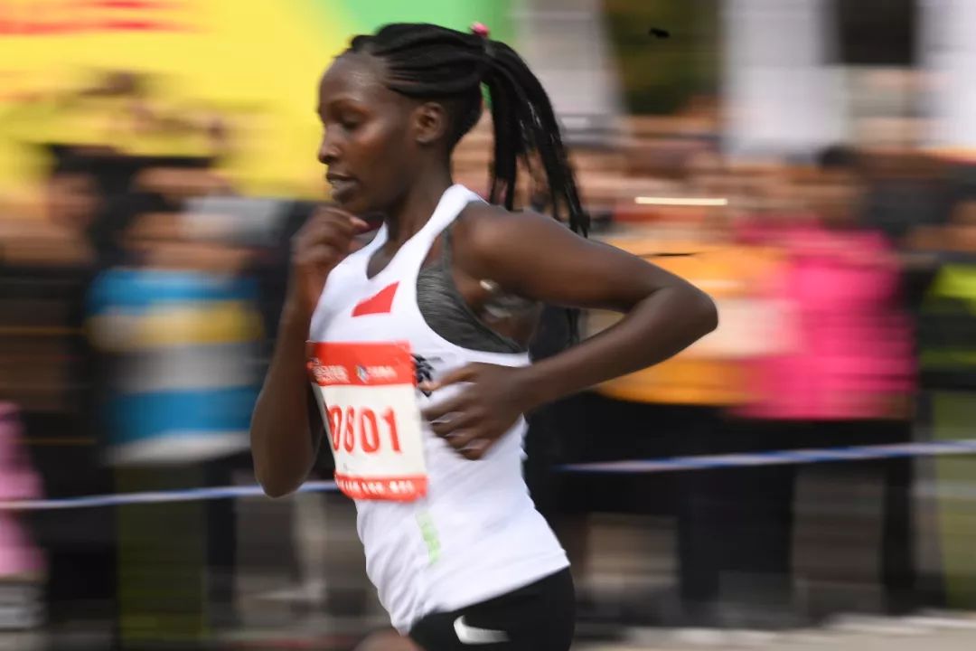 奔跑吧旬邑旬邑县成功举办红色邀约绿色召唤2019陕西旬邑马拉松赛