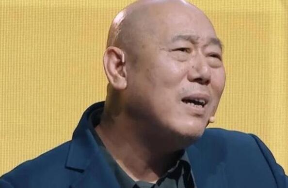 在于朦胧事件中,有人说李成儒倚老卖老,也有人说于朦胧大牌不小心耍过