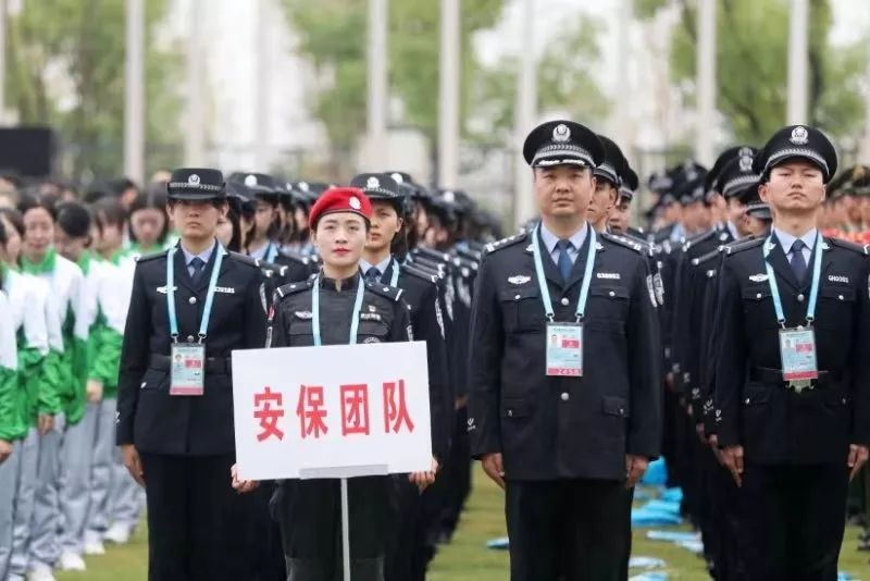 军运村开村来了高颜值安保团还有萌萌的它迎大庆保军运湖北政法在行动