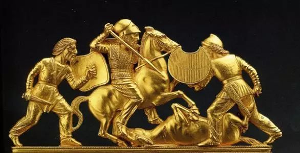 斯基泰文化的特征为其风格强烈的动物图案,特别是在马具与武器上的