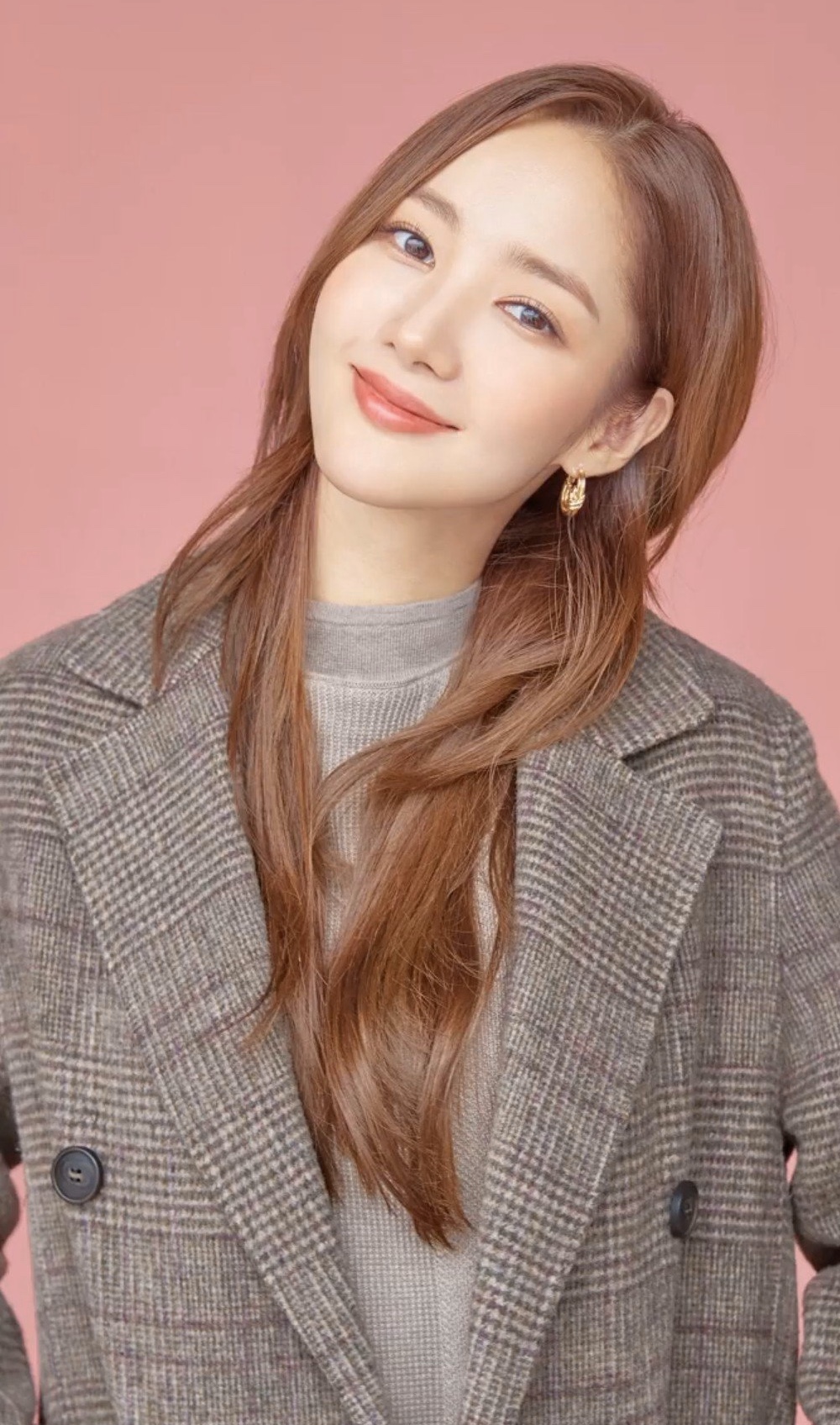 原创李敏镐前女友朴敏英晒照33岁芭比颜值抢镜不愧是最美换头女星