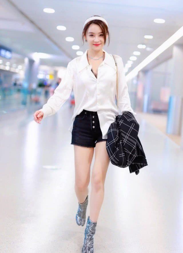 马蹄靴就是为了热裤而生的袁姗姗这样穿显腿长10厘米