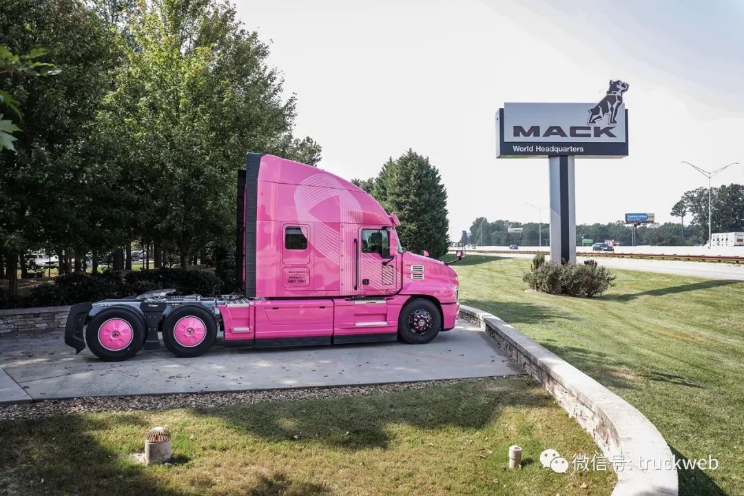 关爱乳腺癌患者粉红色马克anthem牵引车亮相北卡罗来纳州总部