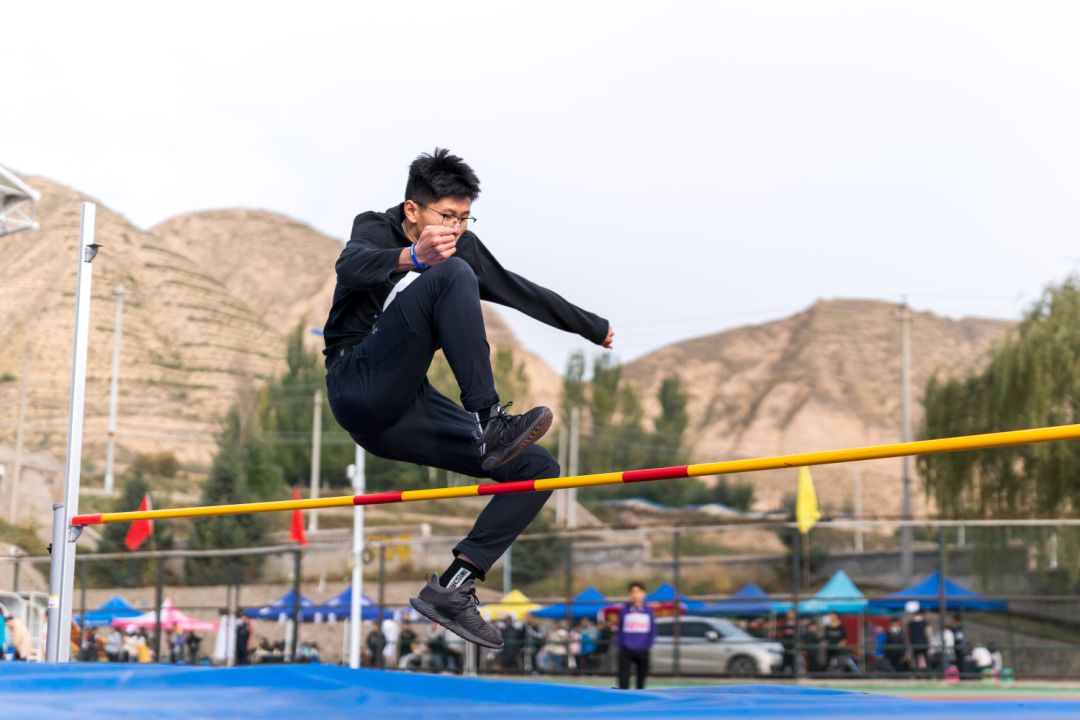 2001年出生的兰大新生是怎么开运动会的?