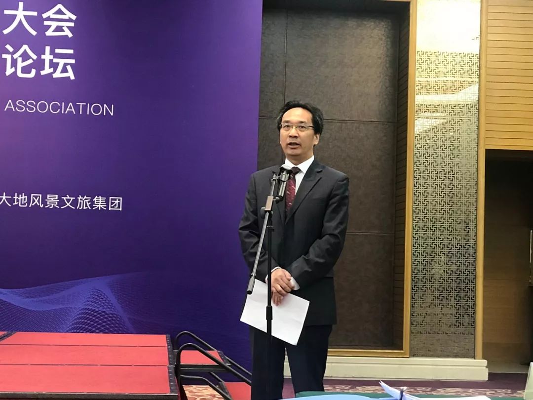 为学生社会实践扎下科学之根为研究性学习注入自然之魂严凯出任中国