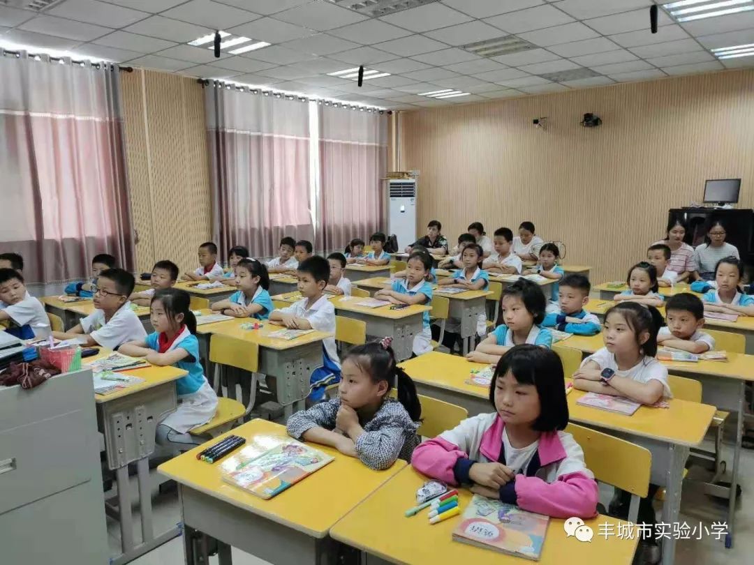 新进教师展风采同伴互助促成长丰城市实验小学新调入教师公开课