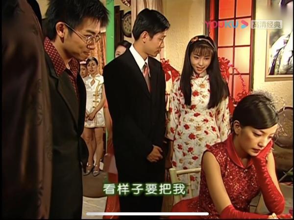 气质美人方瑜在《情深深雨蒙蒙》中的穿搭大赏_衣服