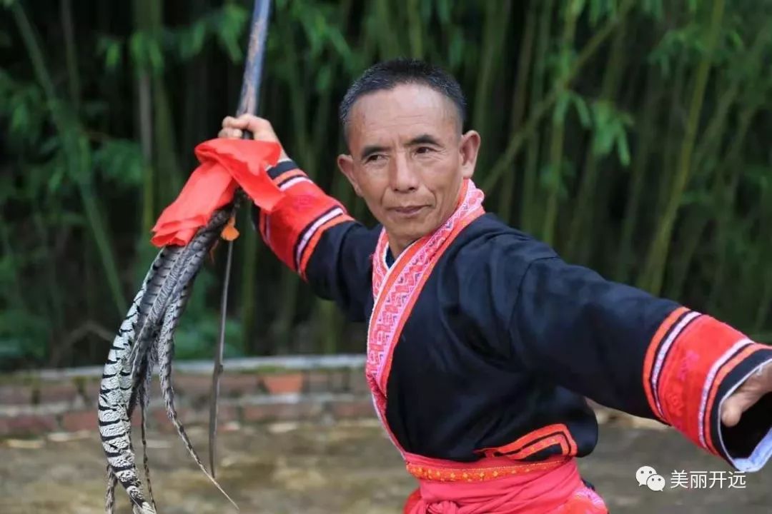 云南非遗彝族仆拉祭祀舞蹈