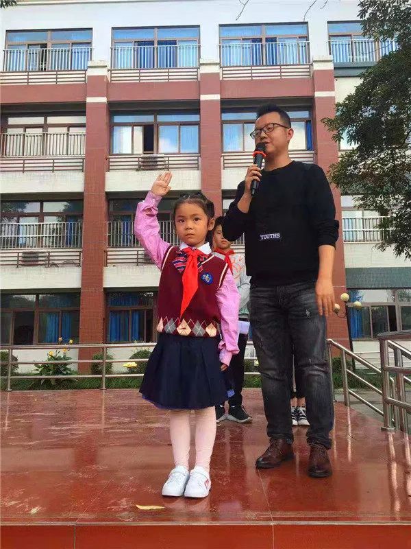 学校新闻成都市温江区迪恩捷美语学校举行庆祝中国少年先锋队建队70