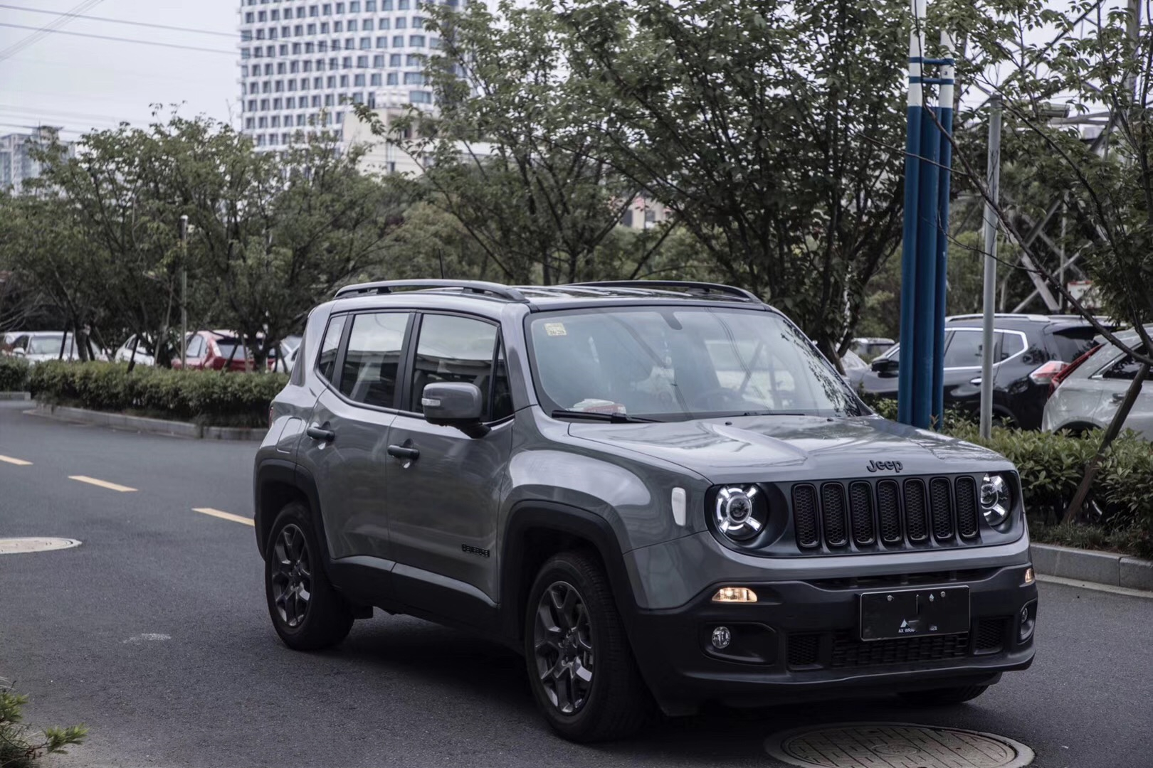 吉普自由侠外观可爱秒杀吉姆尼