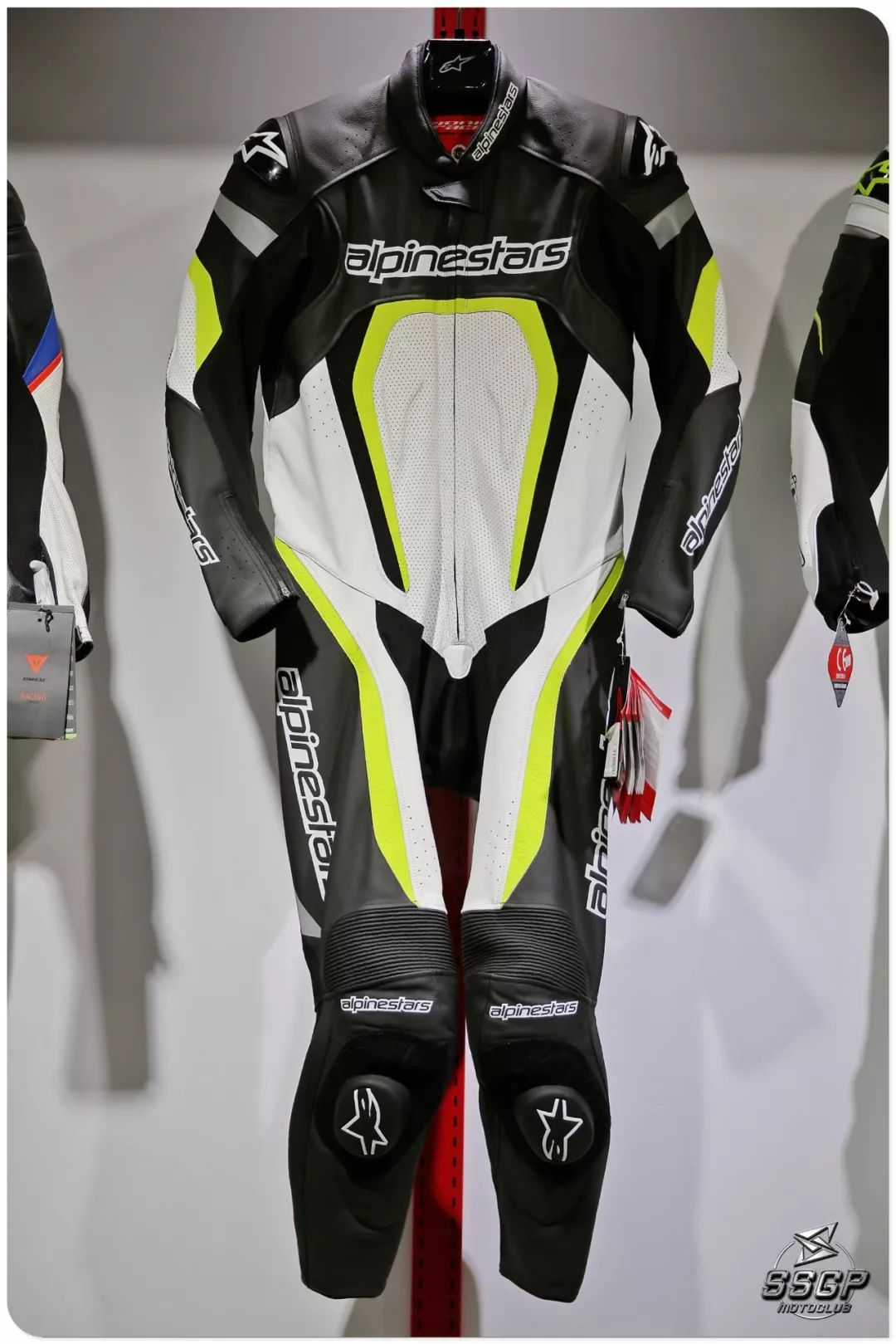 a星丹尼斯连体分体皮衣多方位防护首选多款配色供您选择