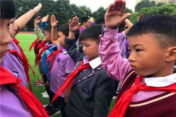 学校新闻成都市温江区迪恩捷美语学校举行庆祝中国少年先锋队建队70