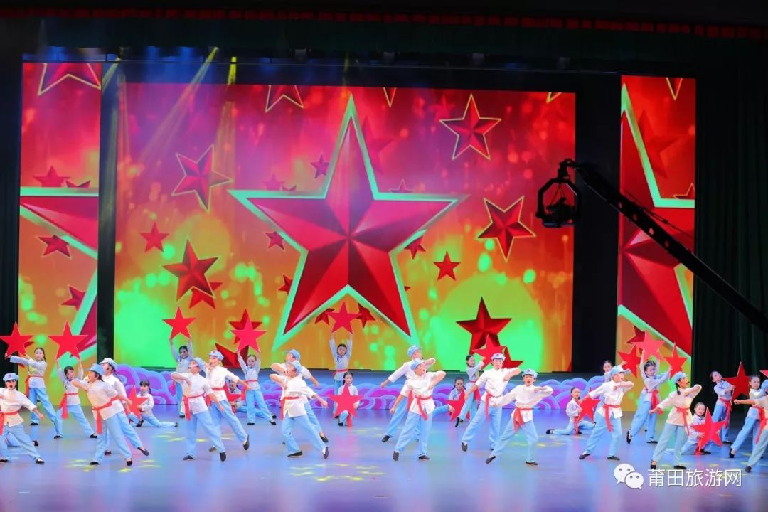 《红星闪闪》表演单位:城厢区筱塘小学歌曲《共产儿童团歌》熟悉的