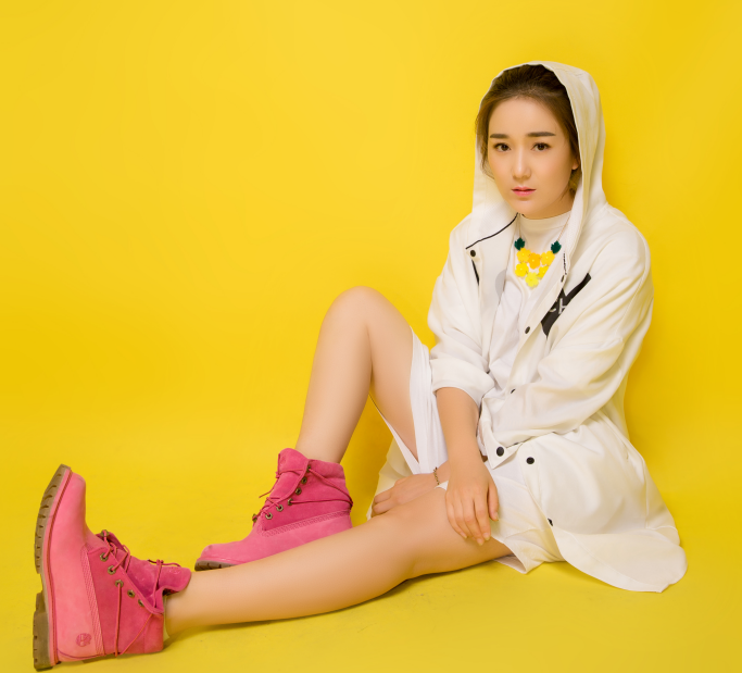 【圈娱乐】龙梅子新歌《小花》再掀潮流